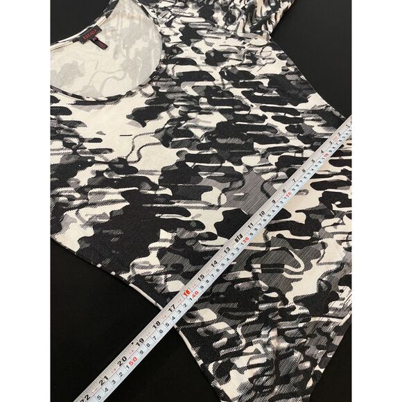 ~ Escada Top 42 US 10/12 Knit Shirt Short Sleeve Gold Logo Scoop ViscoseElastane - Picture 14 of 16